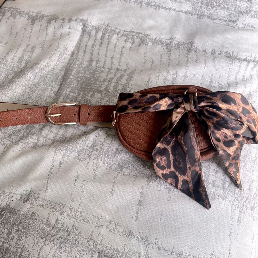 Leather Pouch With Bow